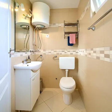 -krk Appartamento Malinska